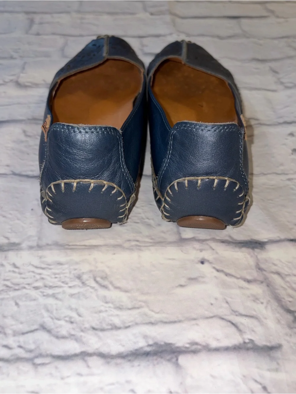 Pikolinos Jerez 578 Floral Perforated Leather Loafers. Size 39